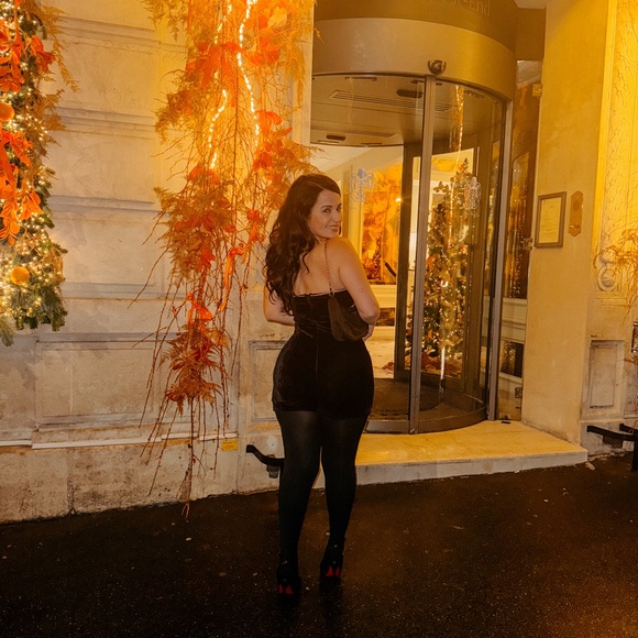 Elegant Black Strapless Dress - Picture 3 of 5